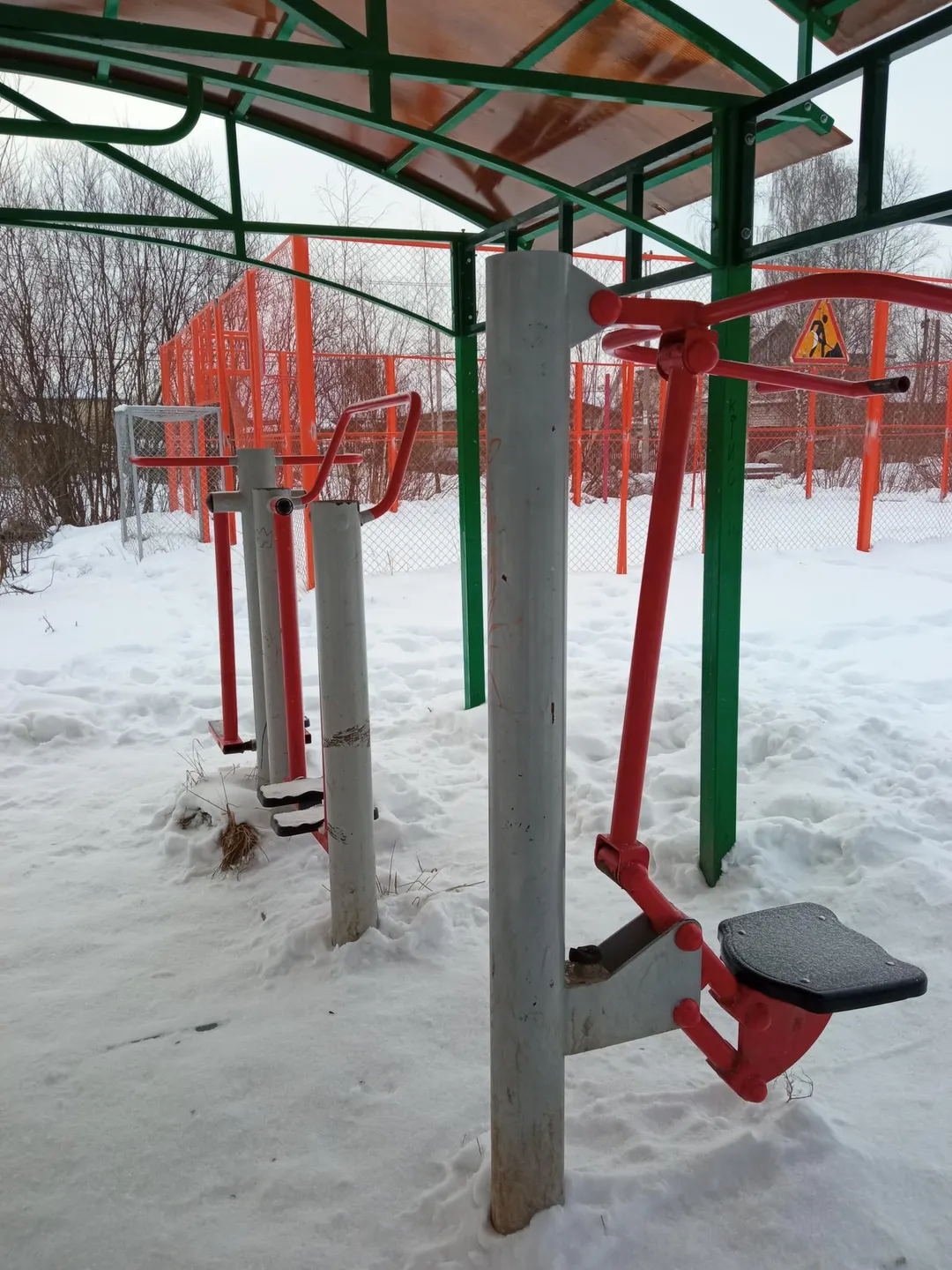 Sbarra per trazioni presso Calisthenics Park at Стахановская улица, городской округ Тверь – foto 7 di 7