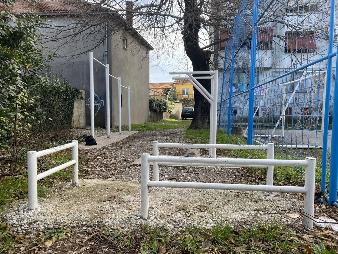 Bară de tracțiuni la Calisthenics Park at Đečevića, Podgorica – fotografia 1 din 4