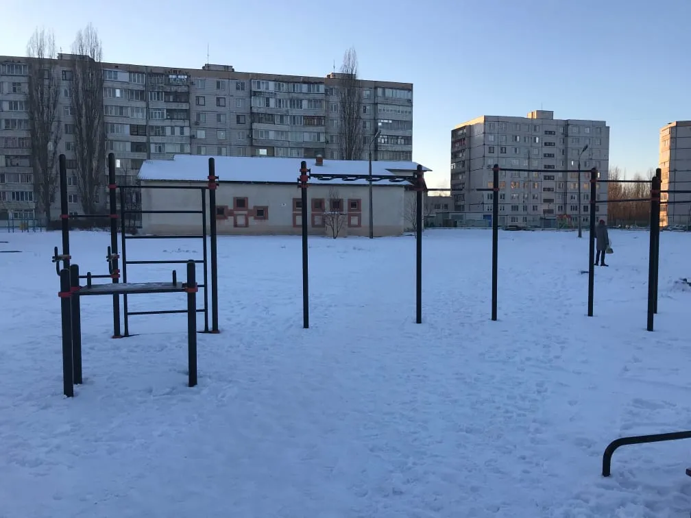Bară de tracțiuni la Calisthenics Park at улица Матросова, Старый Оскол – fotografia 5 din 5