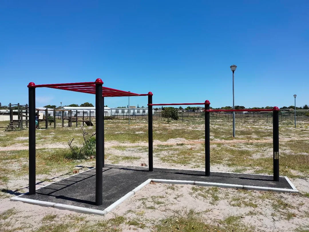 Air Skier at Calisthenics Park at Circle Road, Western Cape – photo 4 of 5