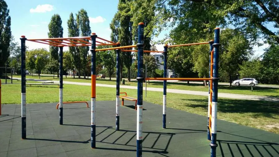 Bară de tracțiuni la Calisthenics Park at Donauturmstraße, Wien – fotografia 1 din 1