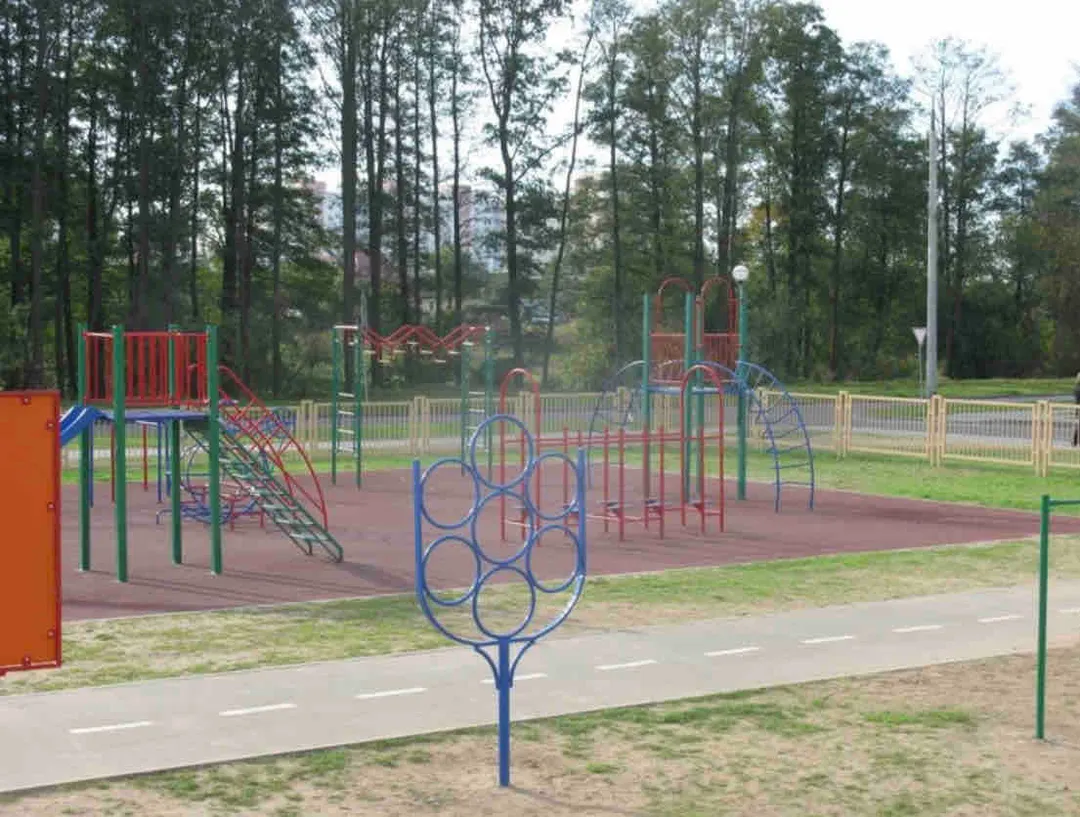 Parallel Gym Bars at Calisthenics Park at вуліца Курчатава, Гродна – photo 2 of 3