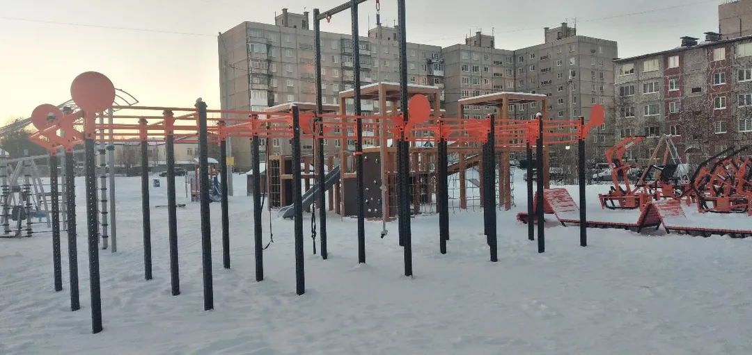 Flat Bench Press at Calisthenics Park at Школьный проезд, Мончегорск – photo 6 of 8
