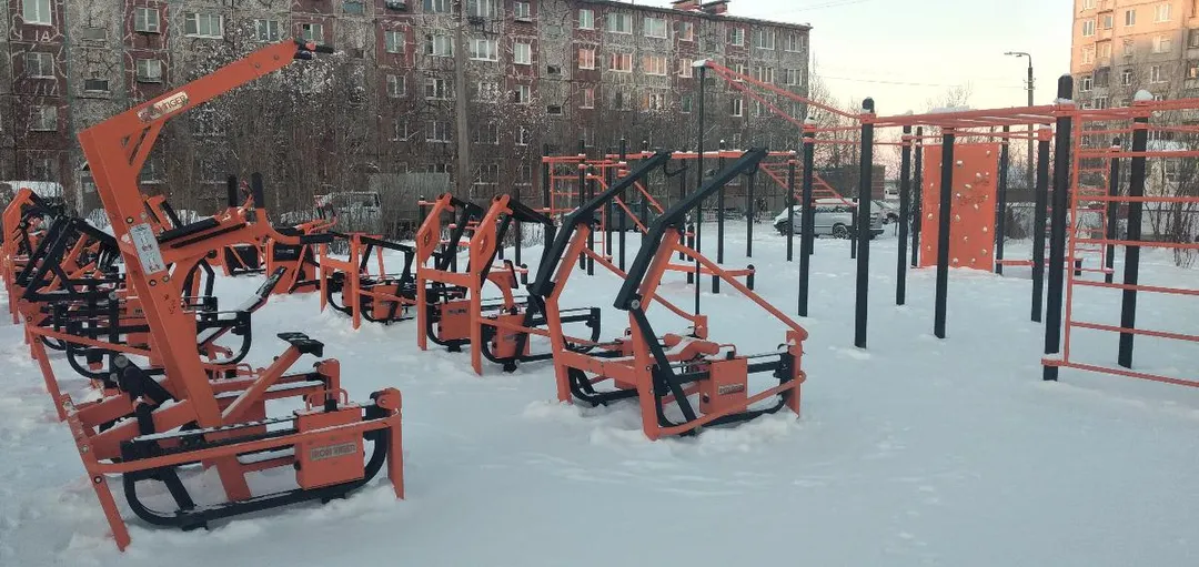 Parallel Gym Bars at Calisthenics Park at Школьный проезд, Мончегорск – photo 8 of 8