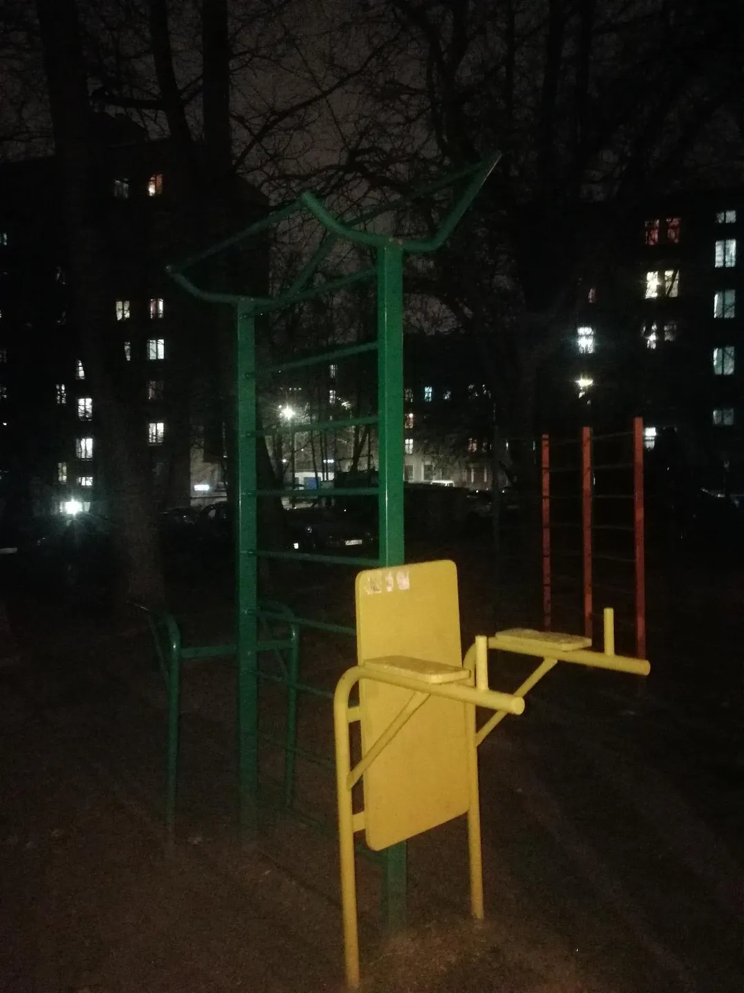 Bară de tracțiuni la Calisthenics Park at улица Маршала Неделина, Москва – fotografia 1 din 3