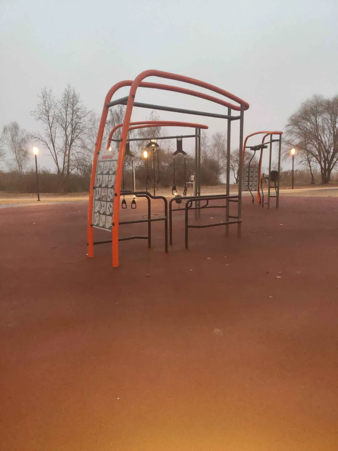 Sbarra per trazioni presso Calisthenics Park at улица Энергетиков, городской округ Курчатов – foto 1 di 3