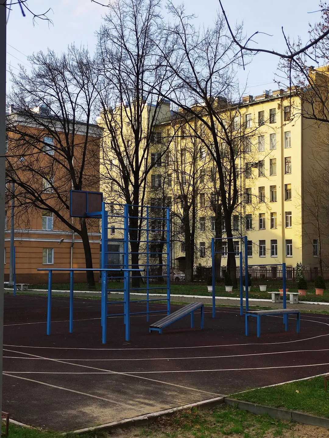 Sbarra per trazioni presso Calisthenics Park at Дегтярный переулок, Санкт-Петербург – foto 1 di 1