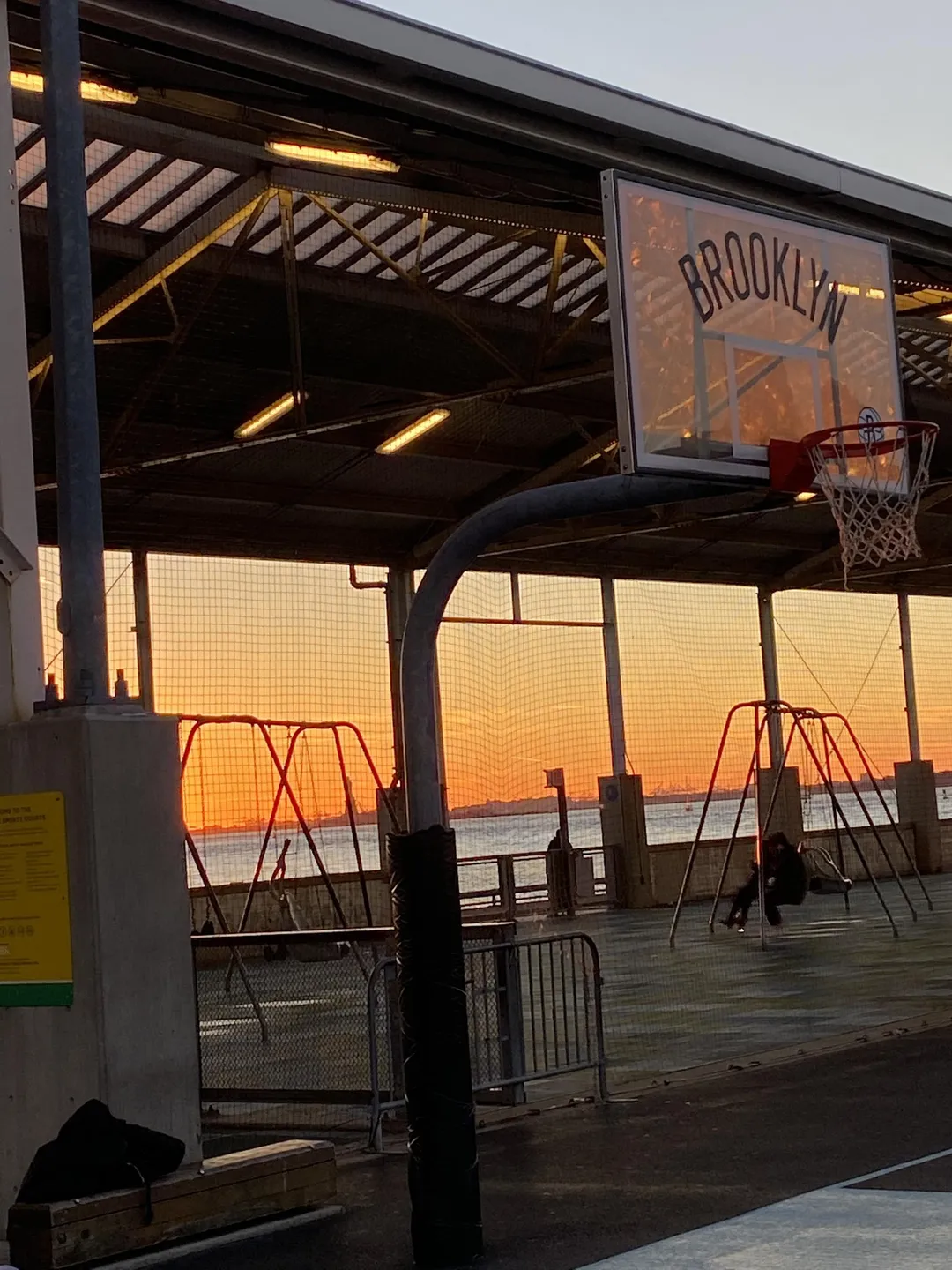 Sprungplattform bei Calisthenics Park at Pier 3 Plaza, City of New York – Foto 9 von 12