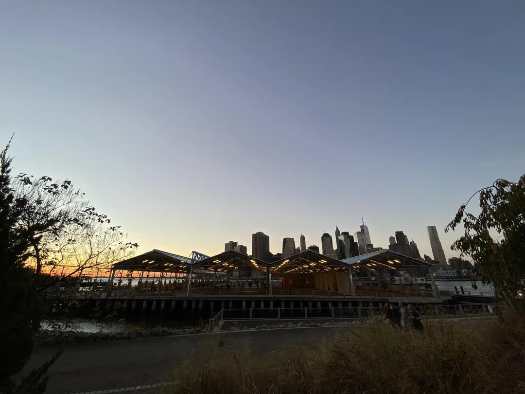 Barren bei Calisthenics Park at Pier 3 Plaza, City of New York – Foto 11 von 12