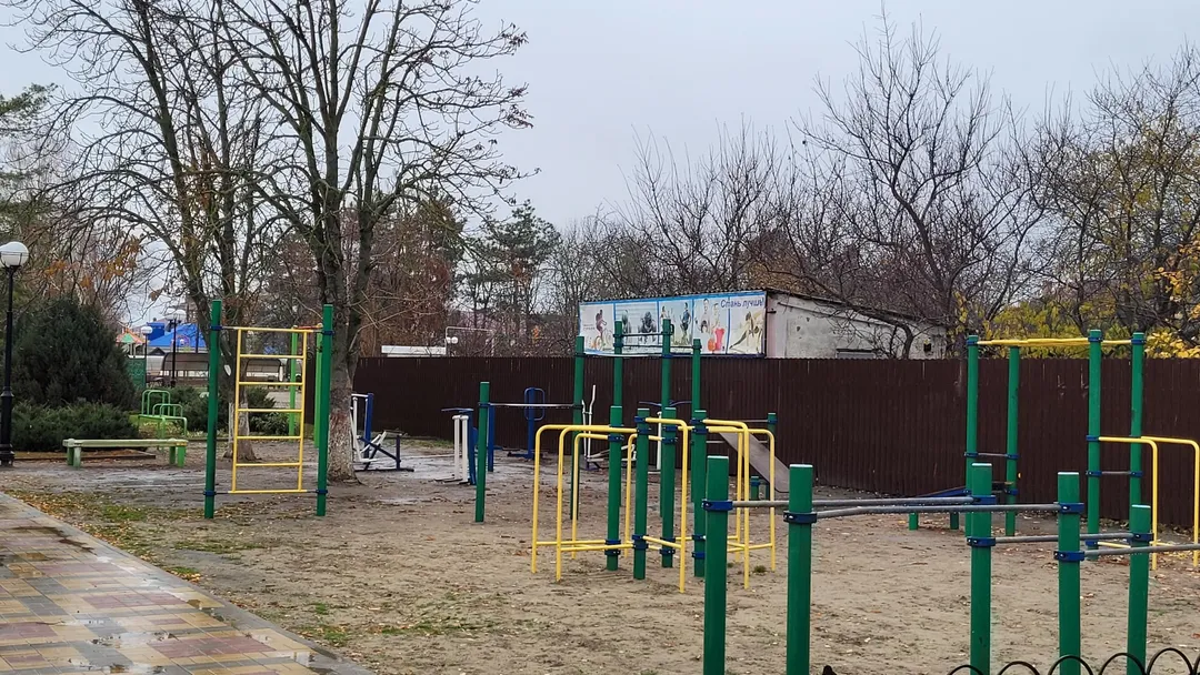 Bară de flotări la Calisthenics Park at Красная улица, Кущёвская – fotografia 2 din 2