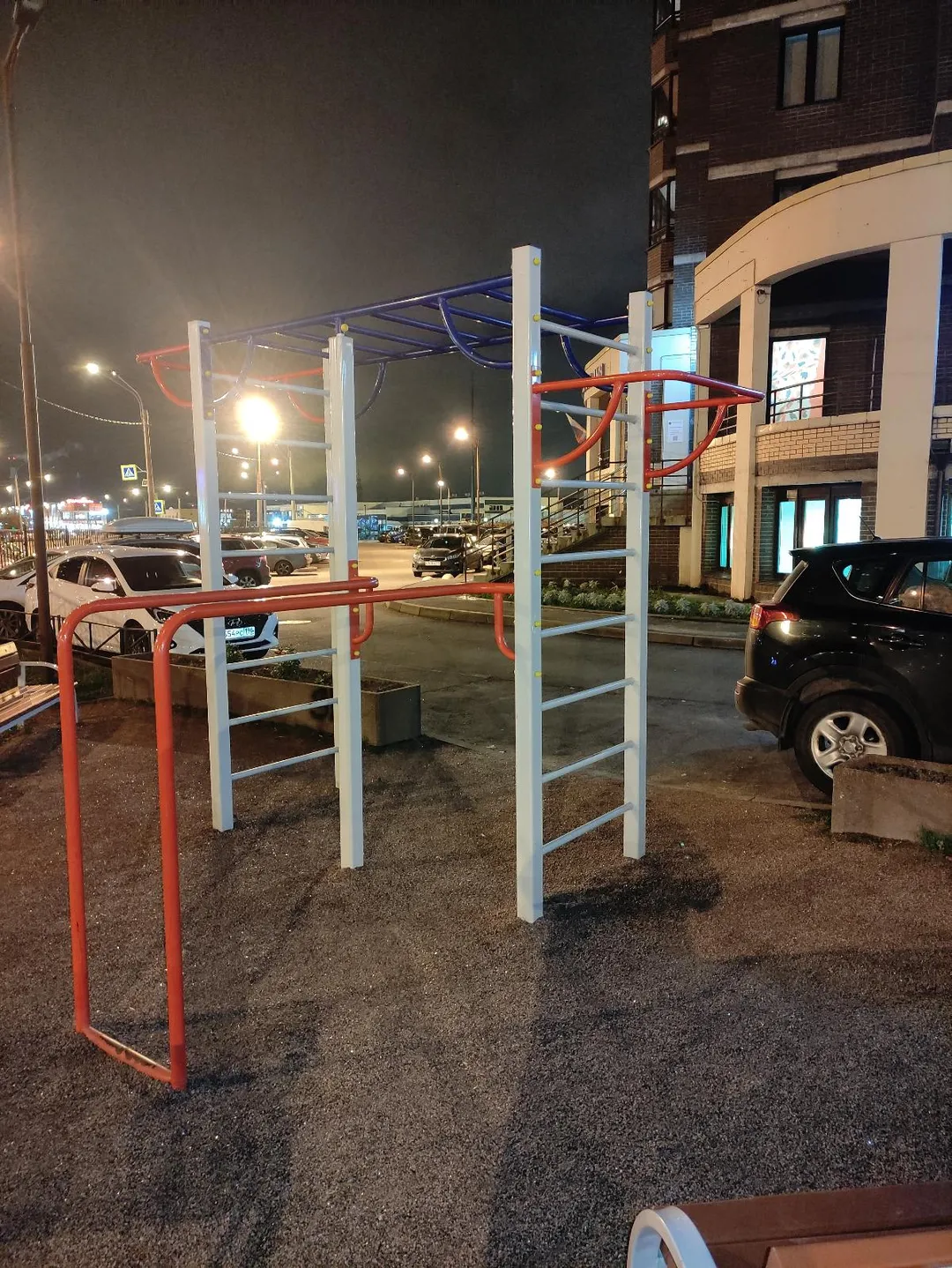 Parallele presso Calisthenics Park at улица Михаила Дудина, Парголово #wp2916 – foto 2 di 3