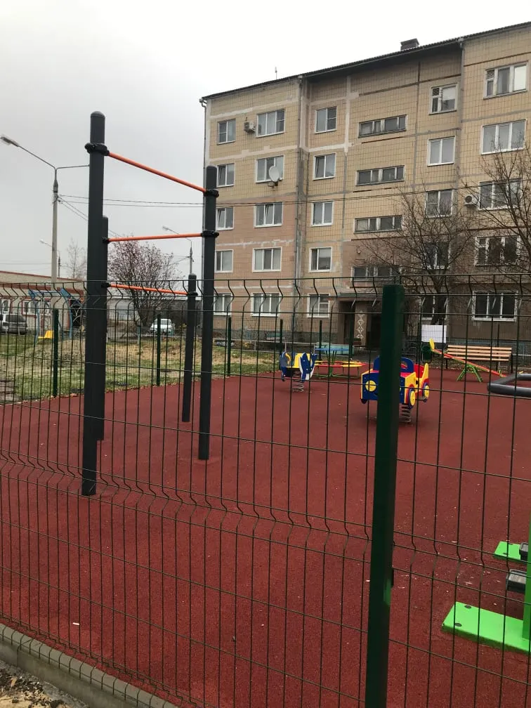 Barre de traction à Calisthenics Park at улица Кольцова, Чернянка – photo 1 sur 2
