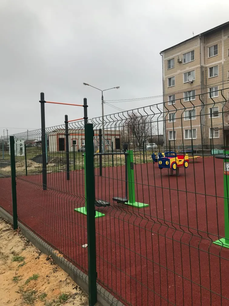 Barres parallèles à Calisthenics Park at улица Кольцова, Чернянка – photo 2 sur 2