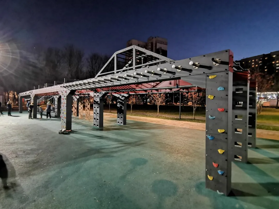 Barres de singe à Calisthenics Park at проезд Дежнёва, Москва #wp2930 – photo 3 sur 5