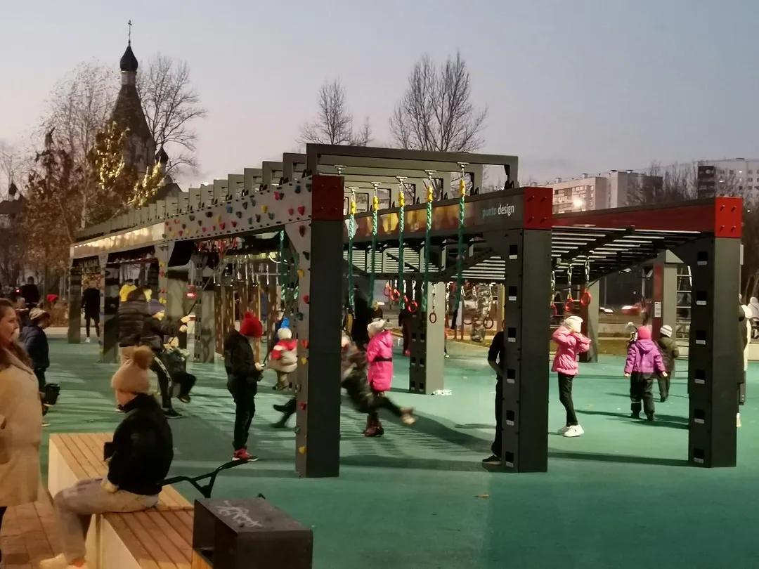 Barres parallèles à Calisthenics Park at проезд Дежнёва, Москва #wp2930 – photo 5 sur 5