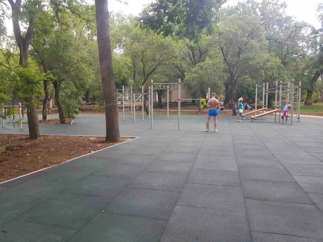 Barres parallèles à Calisthenics Park at улица Федько, Феодосия – photo 2 sur 3
