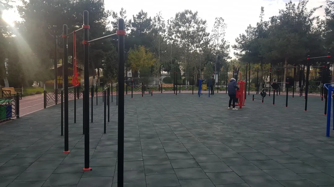 Bară de flotări la Calisthenics Park at Mashrab ko'chasi, Andijon shahri – fotografia 2 din 2