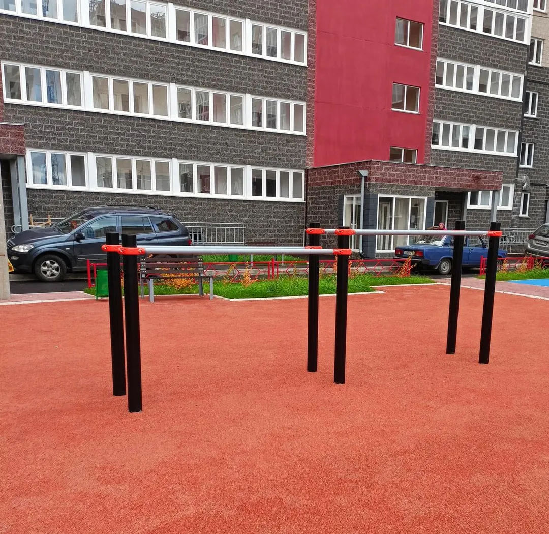 Брусья на площадке Calisthenics Park at улица Генерала Кусимова, Уфа – фото 2 из 4