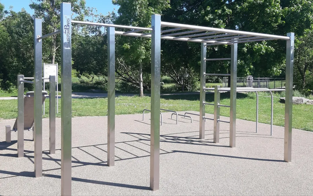 Pull Up Bar at Calisthenics Park at Calisthenics Park Unterschleißheim, Unterschleißheim – photo 1 of 2