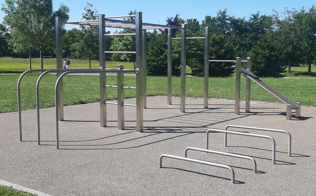 Parallel Gym Bars at Calisthenics Park at Calisthenics Park Unterschleißheim, Unterschleißheim – photo 2 of 2