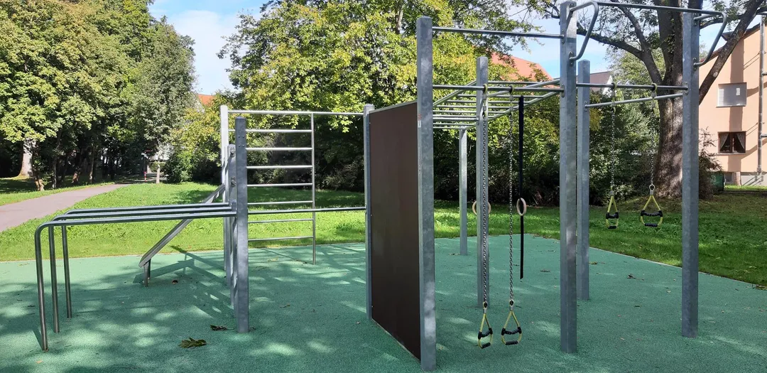 Турник на площадке Calisthenics Park at Krimhildenstraße, Dachau – фото 1 из 2