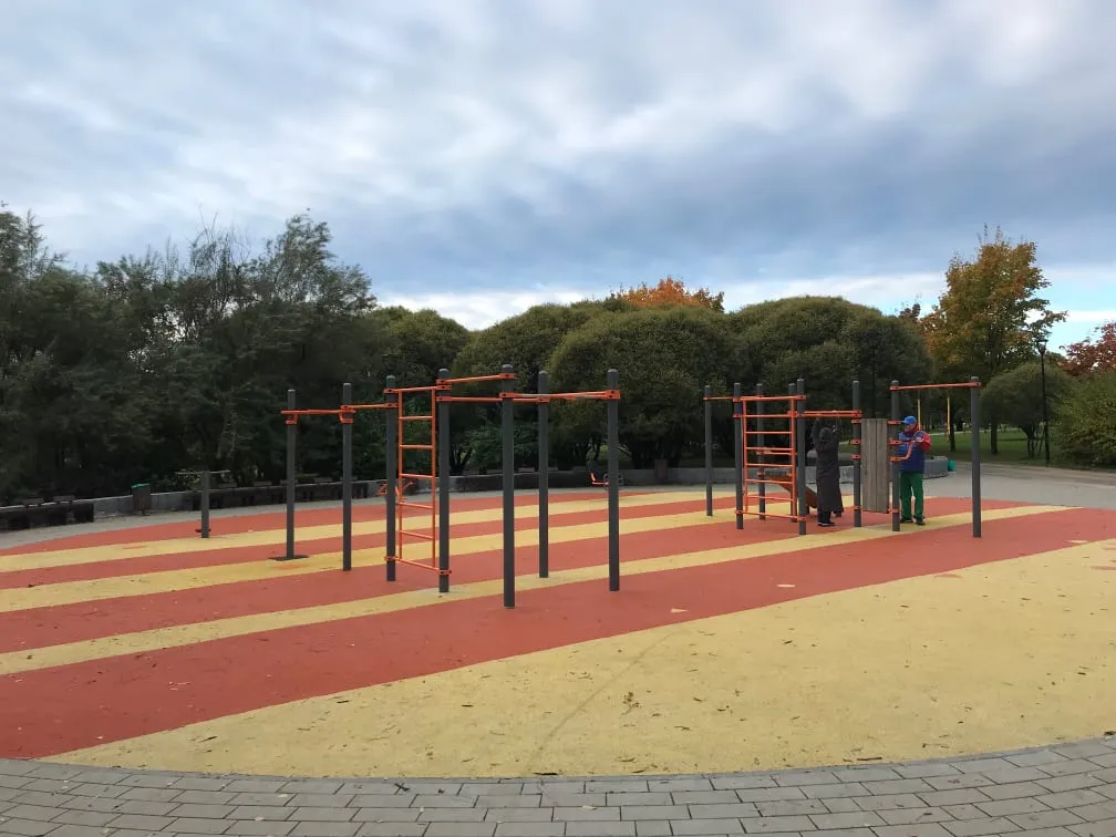 Bară de tracțiuni la Calisthenics Park at Черневская улица, Москва – fotografia 1 din 1