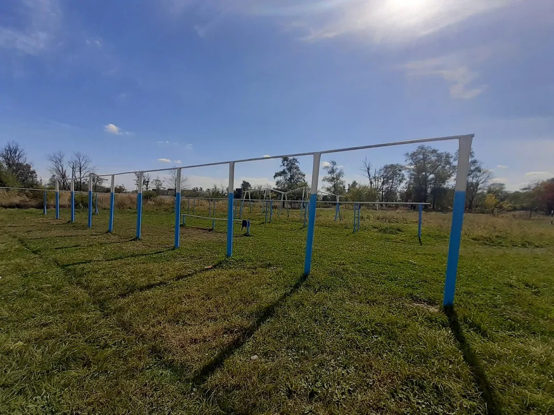 Bare paralele la Calisthenics Park at улица Жуковского, Воздвиженка – fotografia 3 din 7
