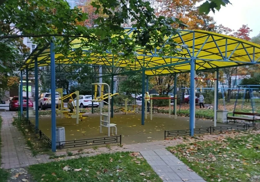 Bară de tracțiuni la Calisthenics Park at улица Кораблестроителей, Санкт-Петербург #wp2967 – fotografia 1 din 1