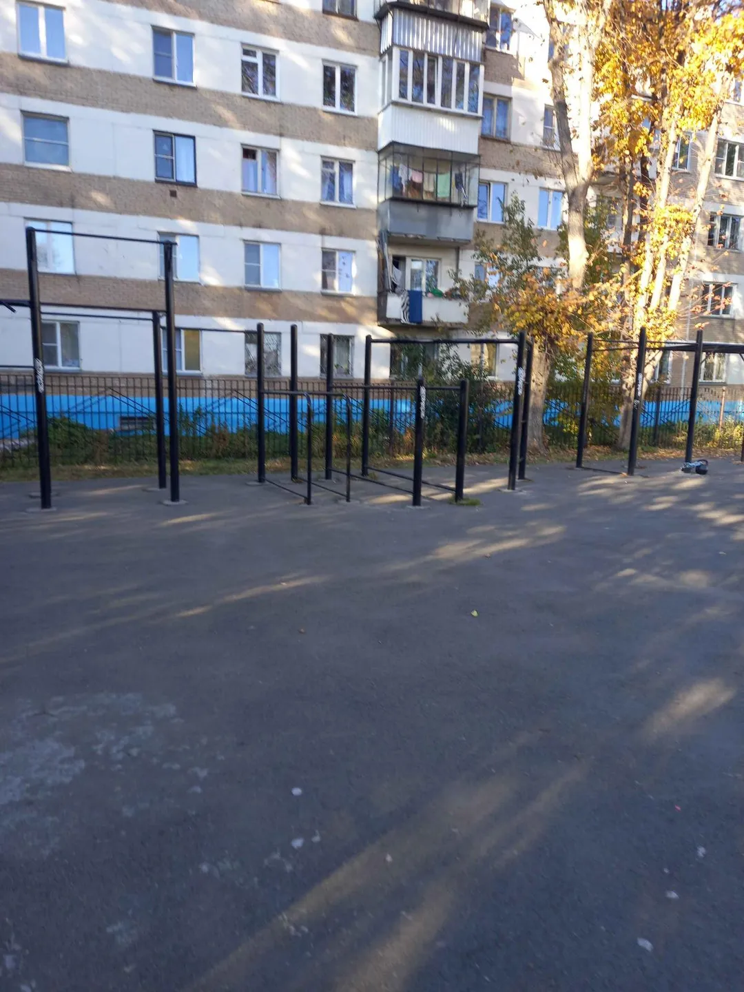 Bare paralele la Calisthenics Park at улица Куйбышева, Челябинск – fotografia 2 din 6