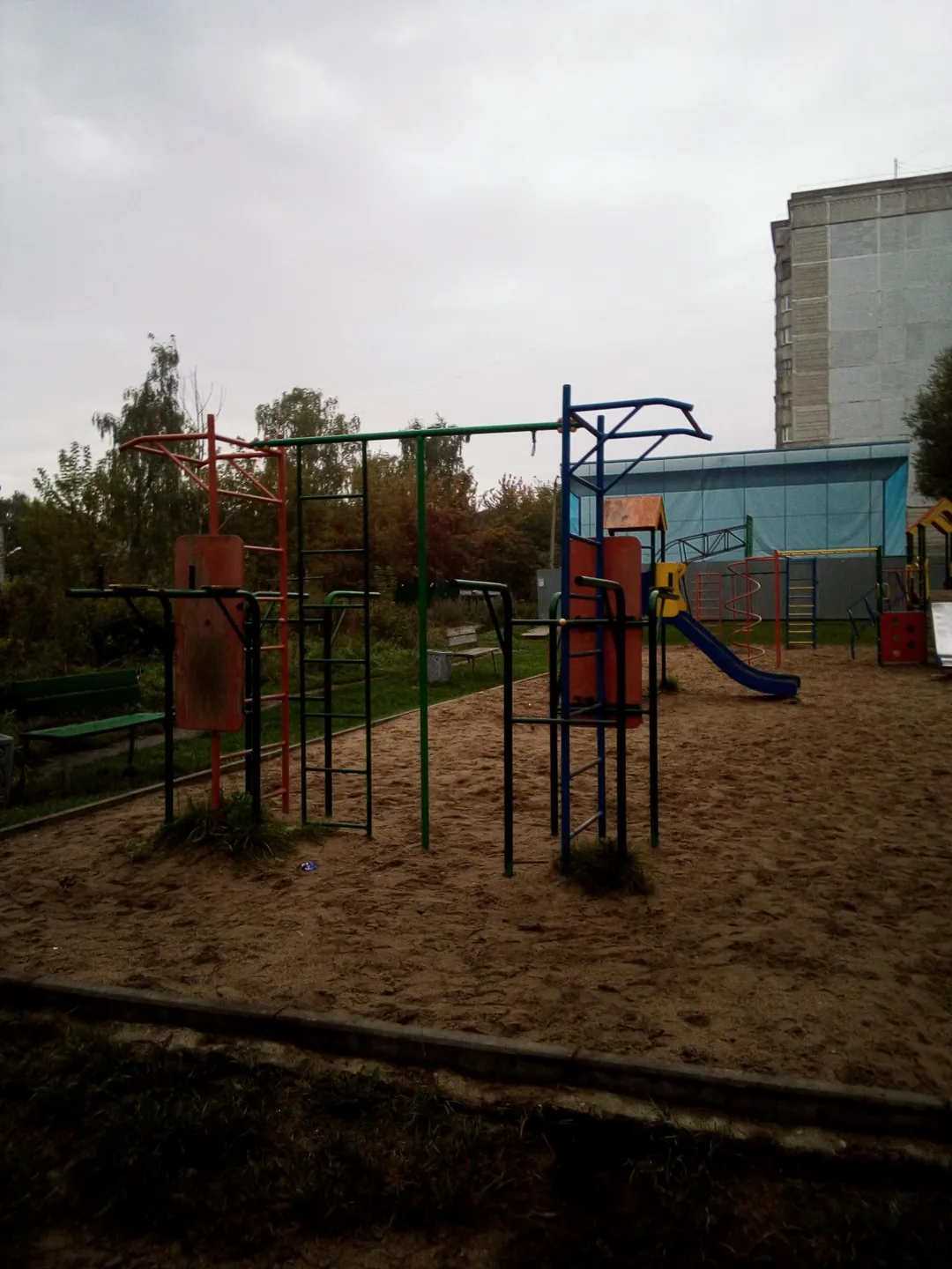 Bare paralele la Calisthenics Park at Республиканская улица, городской округ Тверь – fotografia 2 din 3