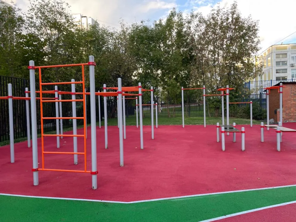 Bară de tracțiuni la Calisthenics Park at улица Маршала Захарова, Москва #wp2981 – fotografia 1 din 2