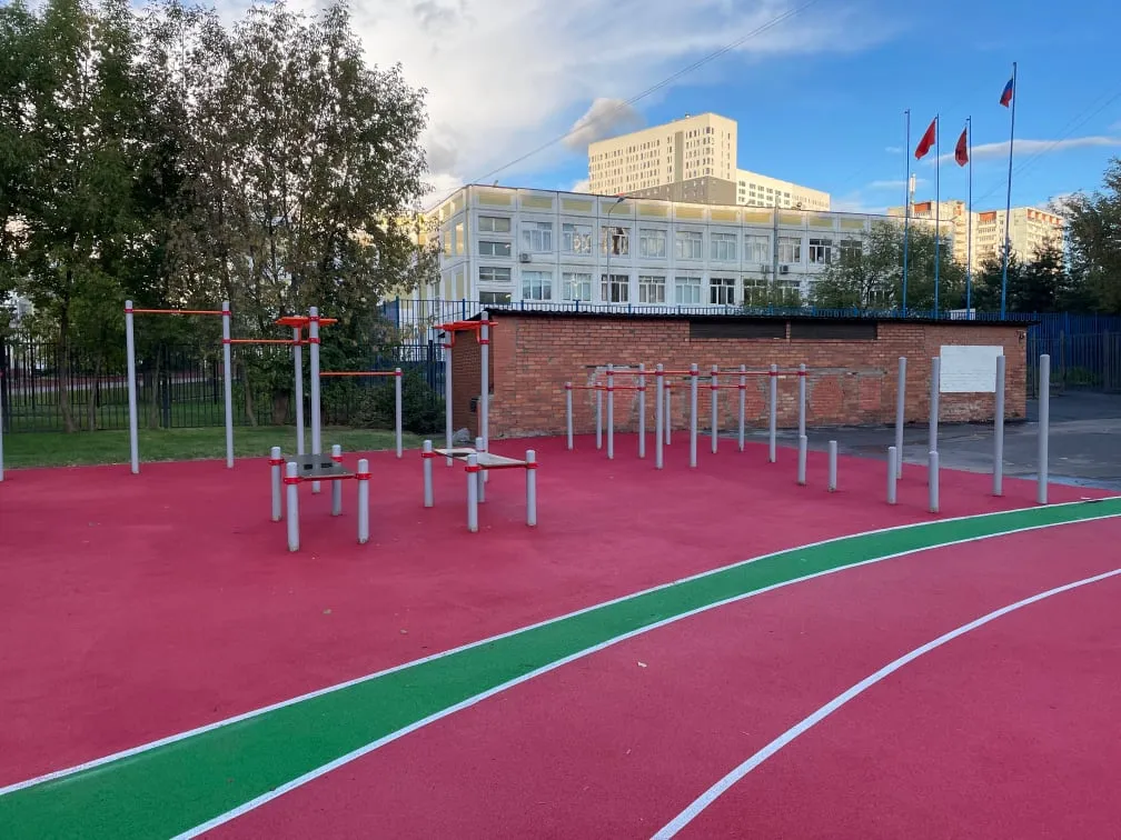 Bare paralele la Calisthenics Park at улица Маршала Захарова, Москва #wp2981 – fotografia 2 din 2
