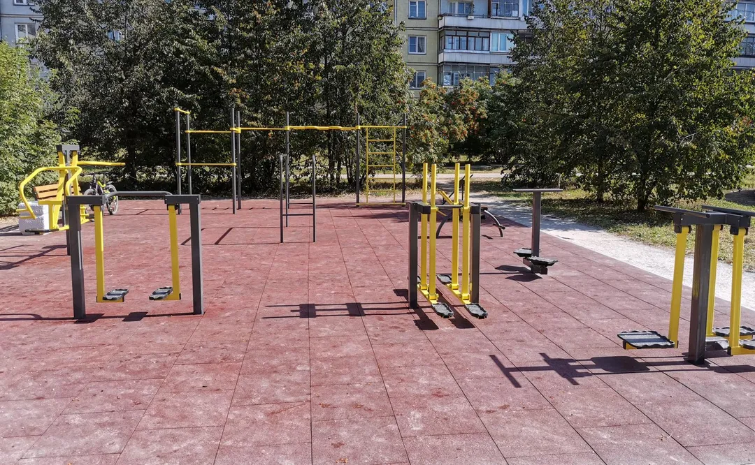 Abs Bench at Calisthenics Park at Полевая улица, городской округ Новосибирск – photo 4 of 4