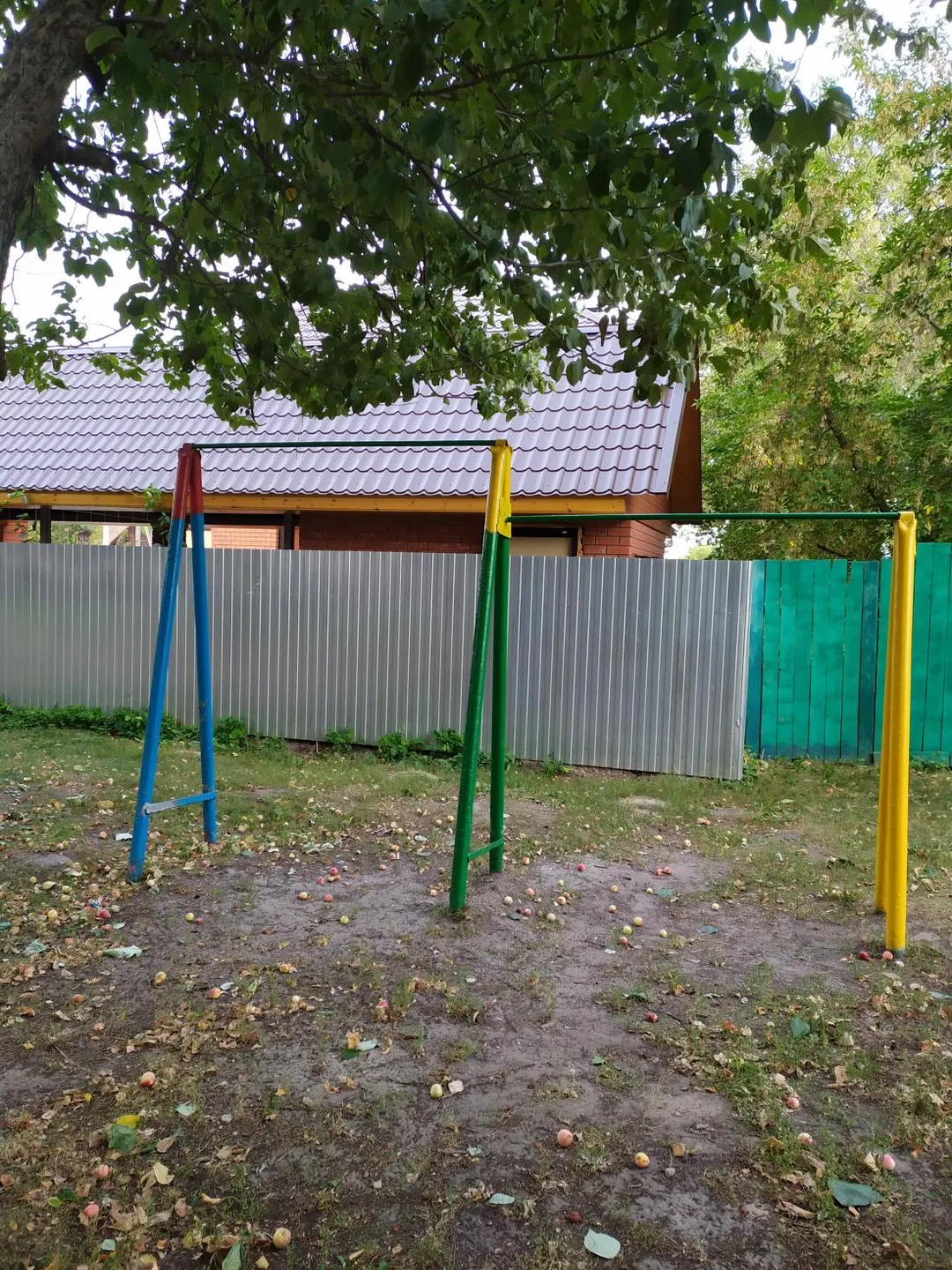 Sbarra per trazioni presso Calisthenics Park at улица Ершова, Тюмень #wp2988 – foto 1 di 1
