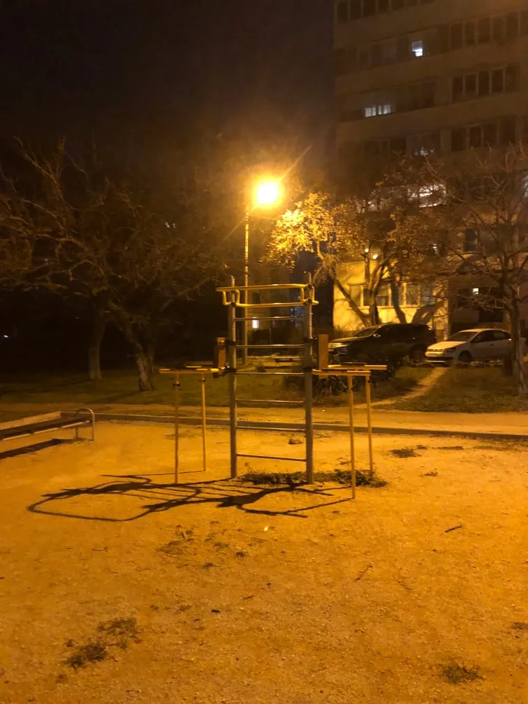 Klimmzugstange bei Calisthenics Park at улица Павла Корчагина, Севастополь – Foto 1 von 6