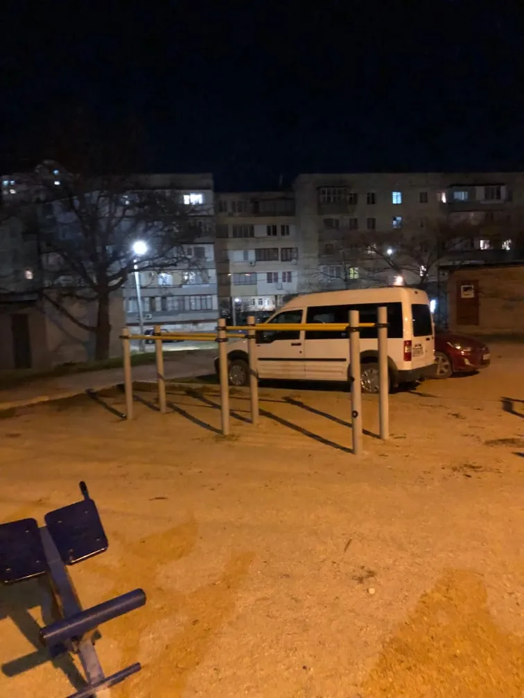 Bauchbank bei Calisthenics Park at улица Павла Корчагина, Севастополь – Foto 5 von 6