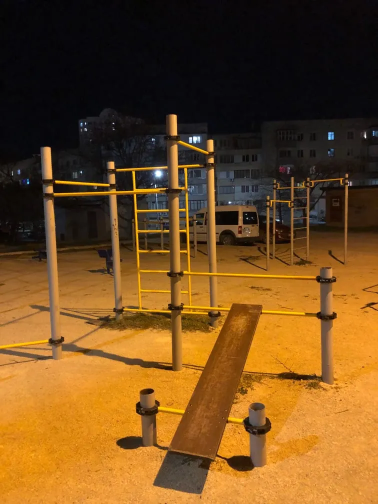 Hangelstange bei Calisthenics Park at улица Павла Корчагина, Севастополь – Foto 3 von 6