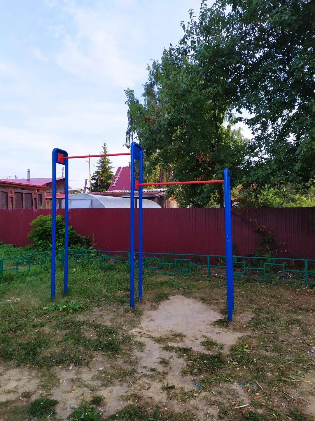 Sbarra per trazioni presso Calisthenics Park at улица Ермака, Тюмень – foto 1 di 1