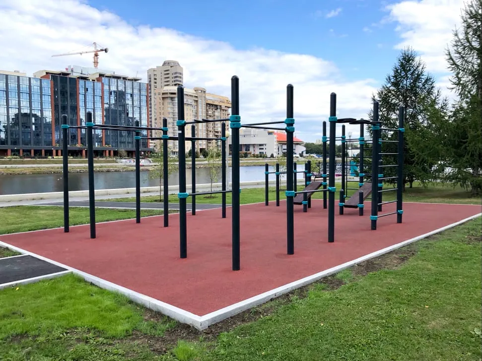 Pull Up Bar at Calisthenics Park at набережная Рабочей Молодёжи, Екатеринбург – photo 1 of 3
