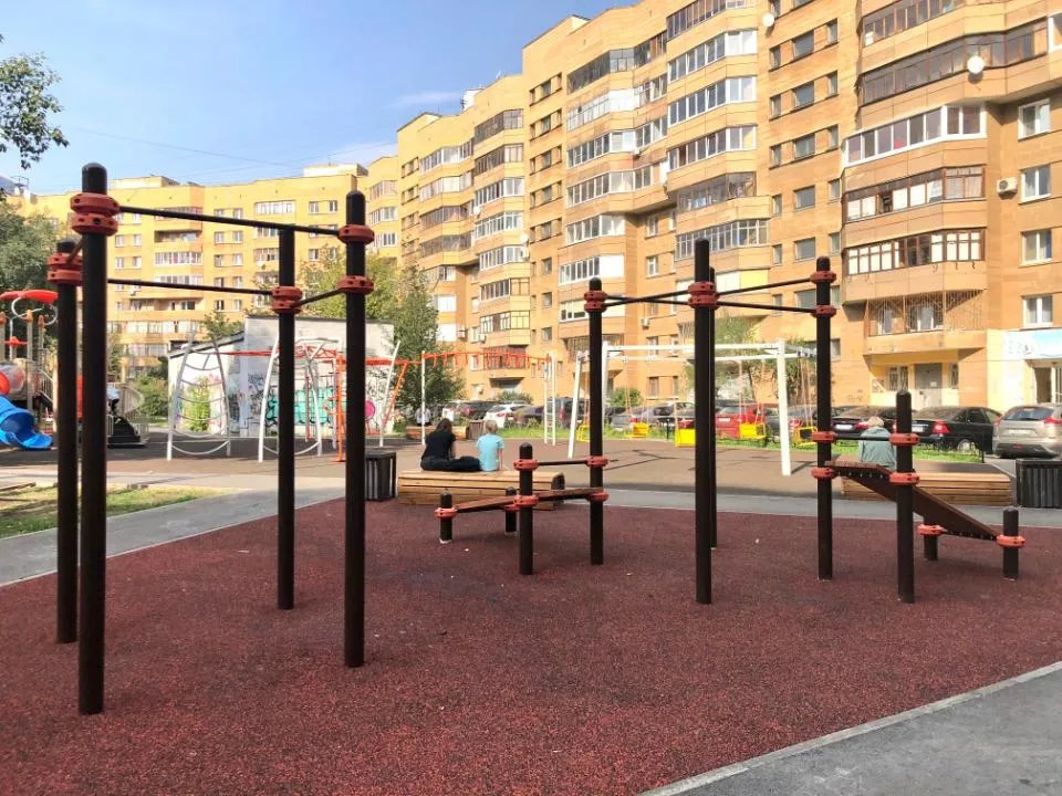 Pull Up Bar at Calisthenics Park at улица Антона Валека, Екатеринбург – photo 4 of 5