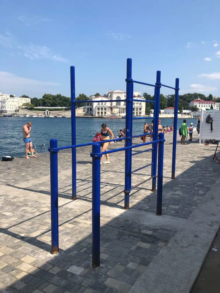 Sprossenwand bei Calisthenics Park at набережная Адмирала Клокачёва, Севастополь – Foto 3 von 3