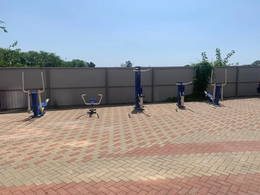 Брусья на площадке Calisthenics Park at Крымская улица, Геленджик #wp3013 – фото 2 из 2