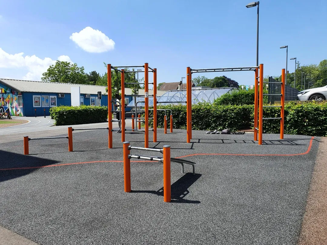 Barres parallèles à Calisthenics Park at Nijverheidsstraat, Brugge – photo 3 sur 4