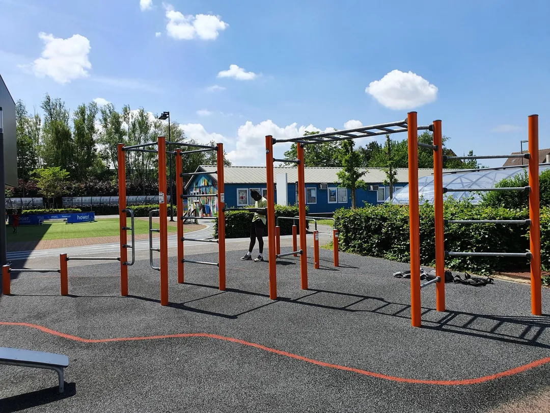 Barre de pompes à Calisthenics Park at Nijverheidsstraat, Brugge – photo 2 sur 4