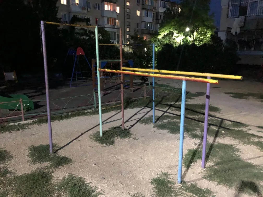 Barre de traction à Calisthenics Park at улица Казаса, Евпатория – photo 1 sur 2
