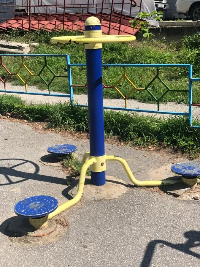 Parallele presso Calisthenics Park at Верхнеудинская улица, Хабаровск – foto 2 di 9