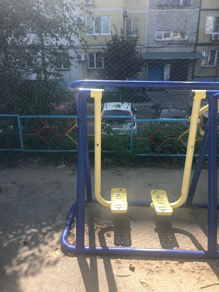 Parallele presso Calisthenics Park at Верхнеудинская улица, Хабаровск – foto 8 di 9