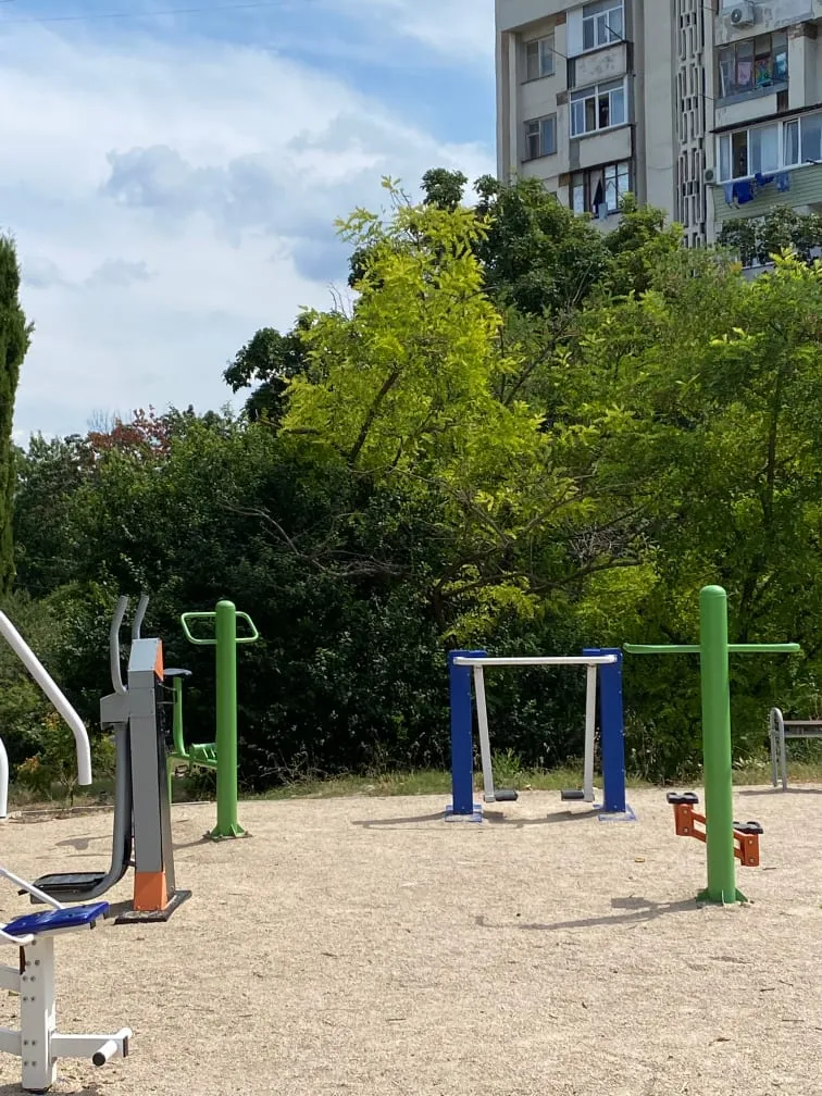 Bauchbank bei Calisthenics Park at улица Адмирала Юмашева, Севастополь – Foto 8 von 8