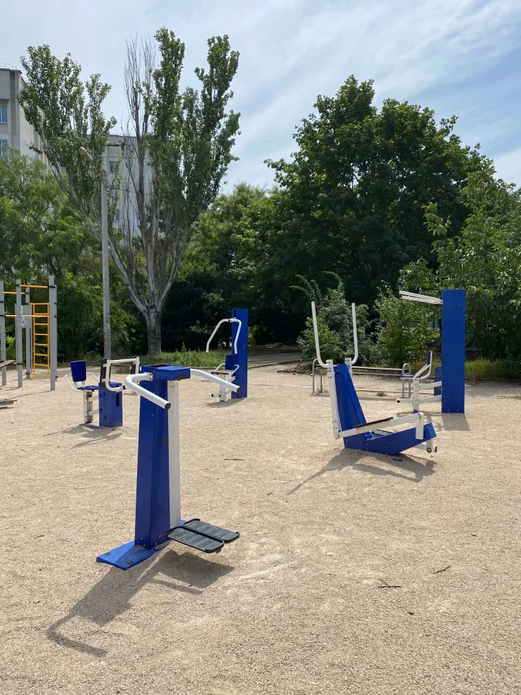 Langlauftrainer bei Calisthenics Park at улица Адмирала Юмашева, Севастополь – Foto 7 von 8