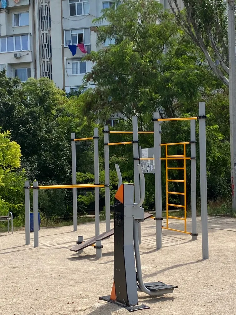 Hangelstange bei Calisthenics Park at улица Адмирала Юмашева, Севастополь – Foto 3 von 8
